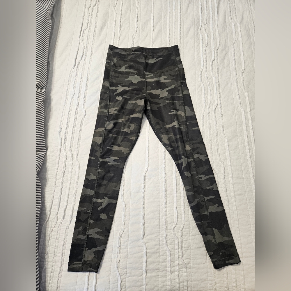 Set Of 2 Athleta Camo Print 7/8 Leggings